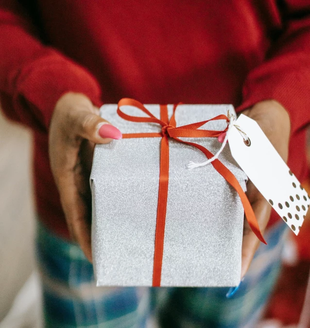 What gifts for employees to choose for Christmas?