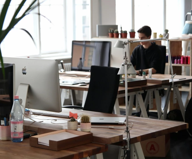 Promotional gadgets for the office - a great and inexpensive way to project a positive image