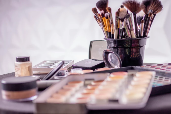 Why can promotional gadgets benefit beauty salon owners?