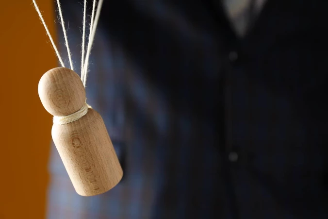 Why is a logo keyring the ideal gift for customers and business partners?