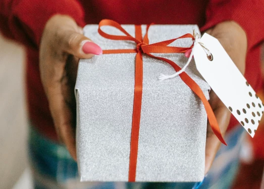 What gifts for employees to choose for Christmas?
