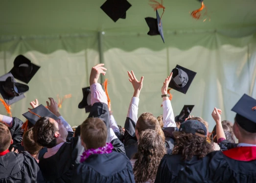Baccalaureate pens and school promotion