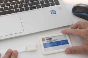 BINO ID badge case - WHITE
