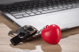 LOVE anti-stress keyring - Red